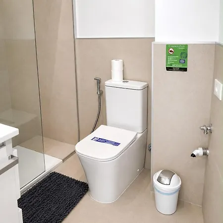 Americas Evening Escape With Air Conditioning! Apartment *
